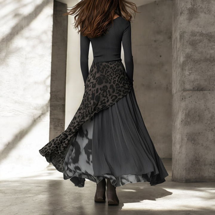 Nkem | Vestido Largo con Elegante Patrón de Leopardo y Caída Halagadora